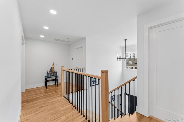 207 Pershing Parkway, Mineola, NY 11501