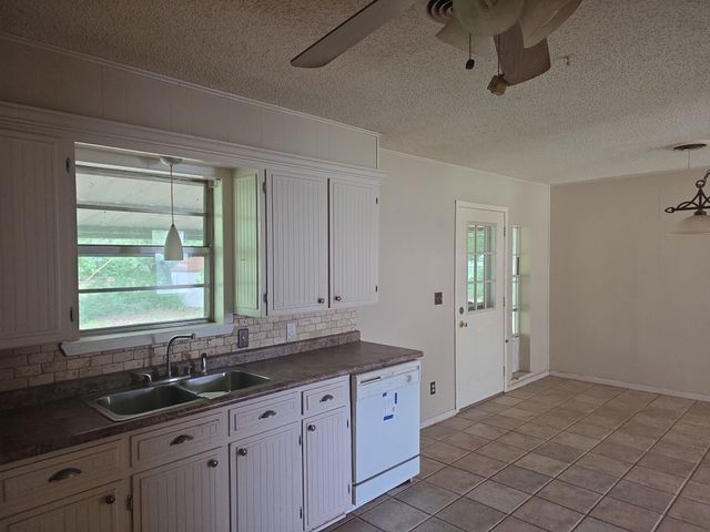 709 Lee Street, Bowie, TX 76230