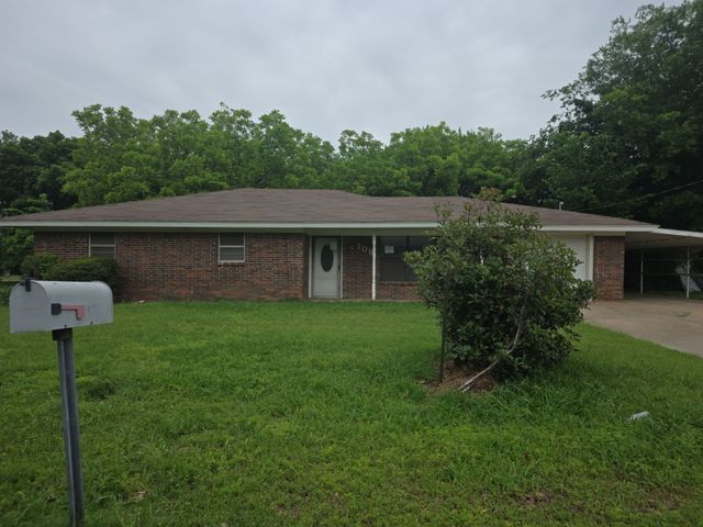 709 Lee Street, Bowie, TX 76230