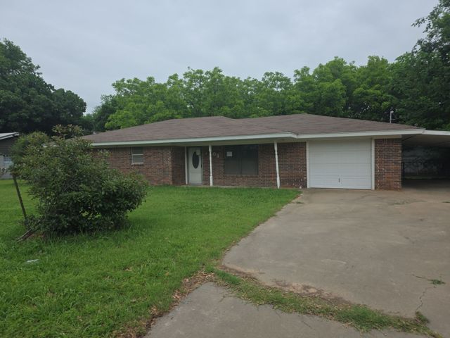 709 Lee Street, Bowie, TX 76230