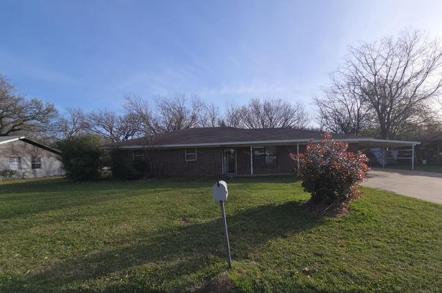 709 Lee Street, Bowie, TX 76230