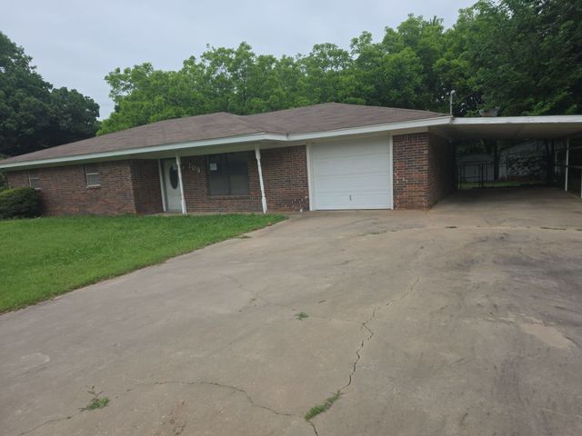 709 Lee Street, Bowie, TX 76230