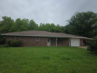 709 Lee Street, Bowie, TX 76230