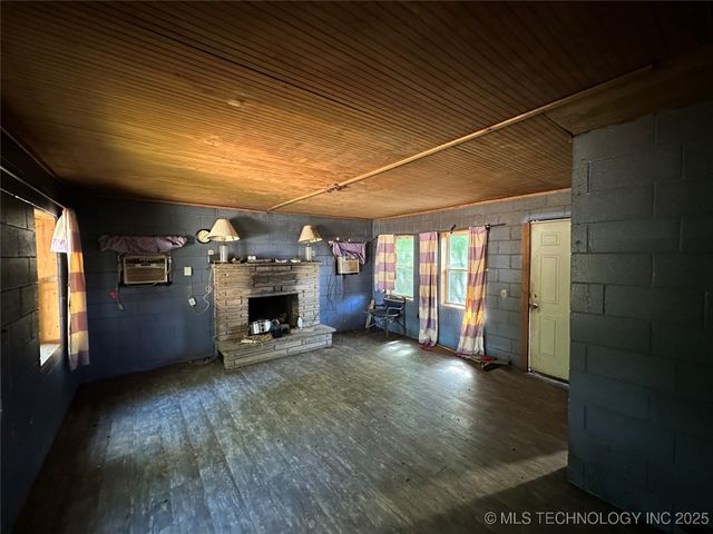 1436 E 550, Locust Grove, OK 74352