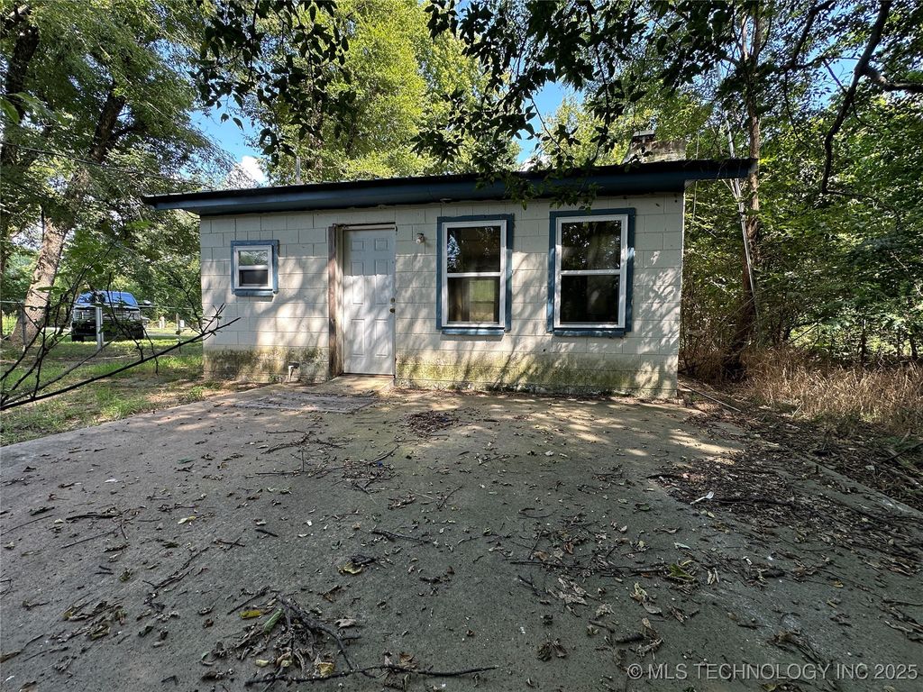 1436 E 550, Locust Grove, OK 74352