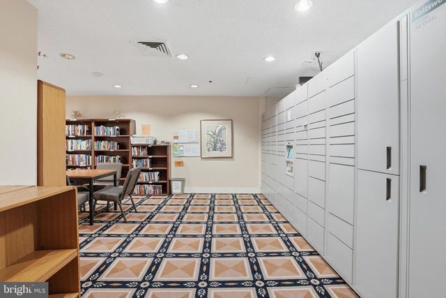 5802 NICHOLSON LN, Rockville, MD 20852