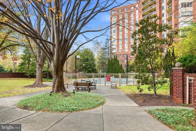 5802 NICHOLSON LN, Rockville, MD 20852