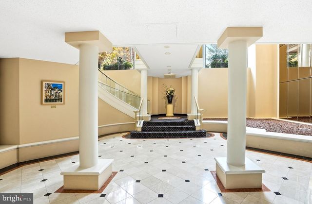 5802 NICHOLSON LN, Rockville, MD 20852