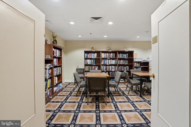 5802 NICHOLSON LN, Rockville, MD 20852