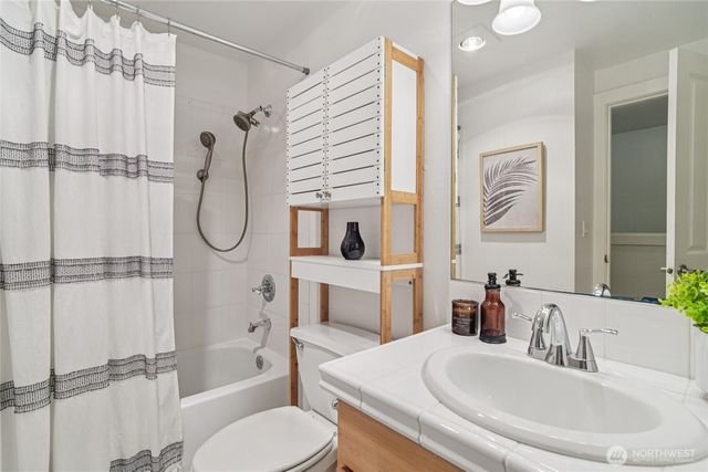 301 W Raye Street #201, Seattle, WA 98119