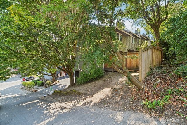 301 W Raye Street #201, Seattle, WA 98119