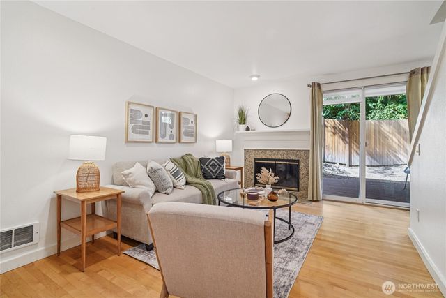301 W Raye Street #201, Seattle, WA 98119