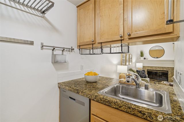 301 W Raye Street #201, Seattle, WA 98119