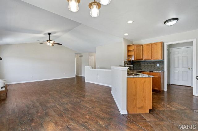 907 Sherwood Drive, Warrenton, MO 63383