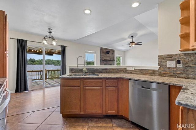 907 Sherwood Drive, Warrenton, MO 63383