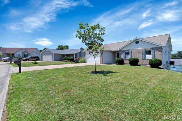 907 Sherwood Drive, Warrenton, MO 63383