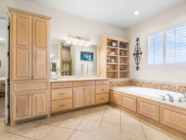 1000 S Landmark Road, Kerrville, TX 78028