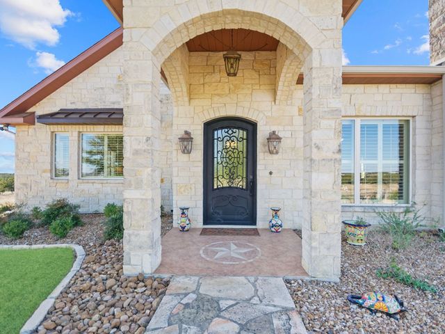 1000 S Landmark Road, Kerrville, TX 78028