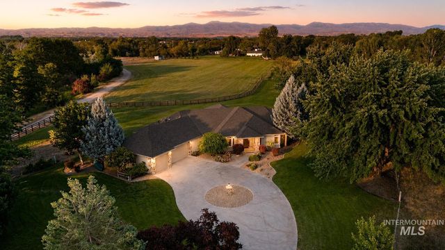 2050 S Artesian Rd, Eagle, ID 83616