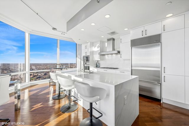 401 N Wabash Avenue 70D, Chicago, IL 60611