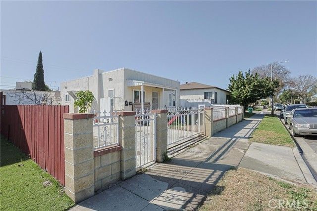 410 E 60th St, Long Beach, CA 90805