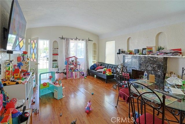 410 E 60th St, Long Beach, CA 90805