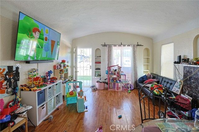 410 E 60th St, Long Beach, CA 90805