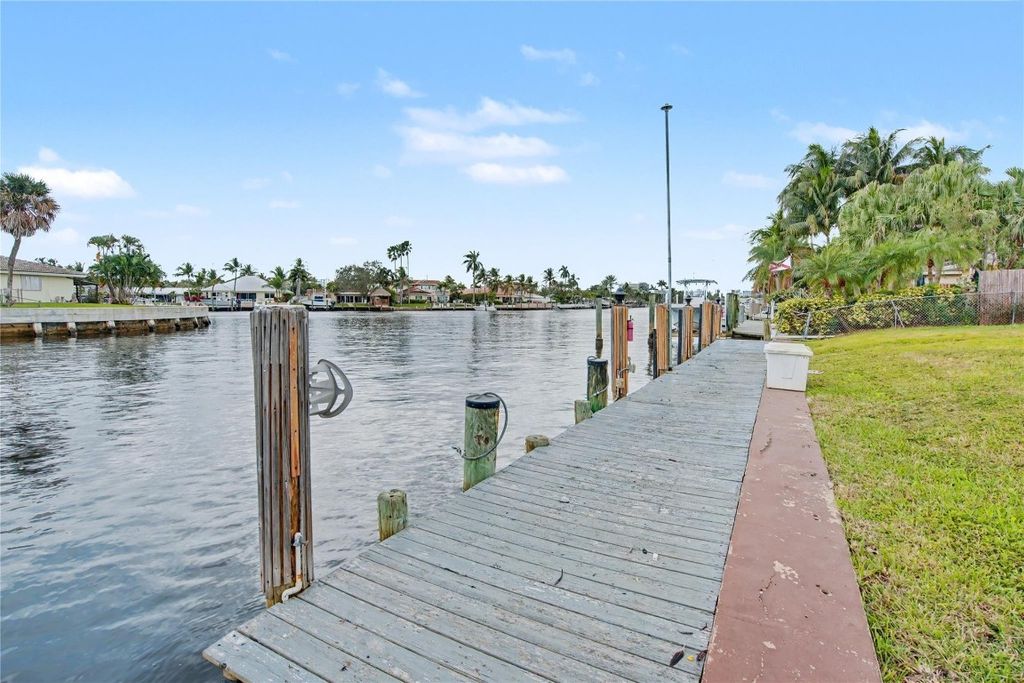 1000 SE 7th Avenue, Pompano Beach, FL 33060