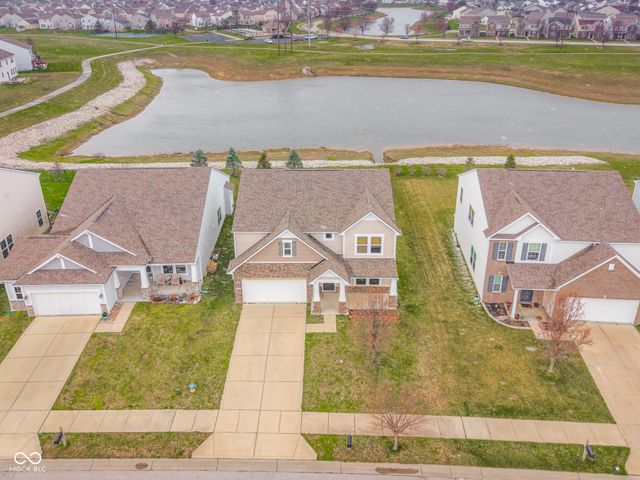 2216 Creek Bank Drive, Columbus, IN 47201