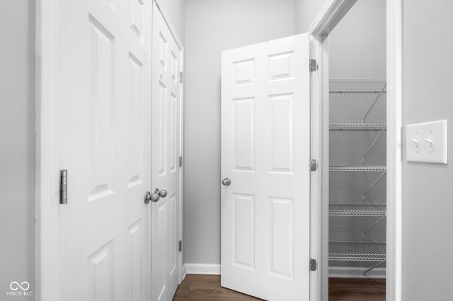 2216 Creek Bank Drive, Columbus, IN 47201