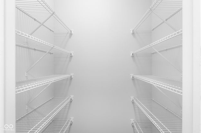 2216 Creek Bank Drive, Columbus, IN 47201