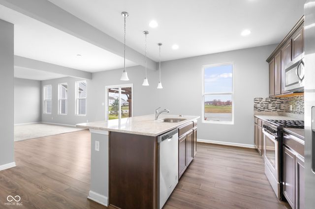 2216 Creek Bank Drive, Columbus, IN 47201