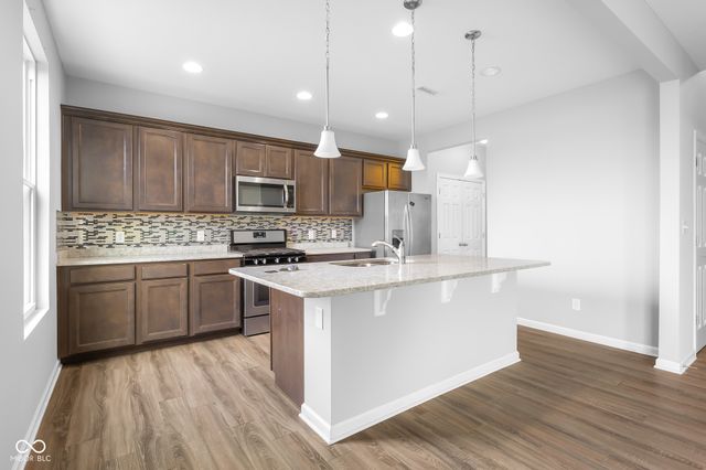 2216 Creek Bank Drive, Columbus, IN 47201