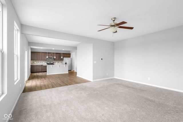 2216 Creek Bank Drive, Columbus, IN 47201