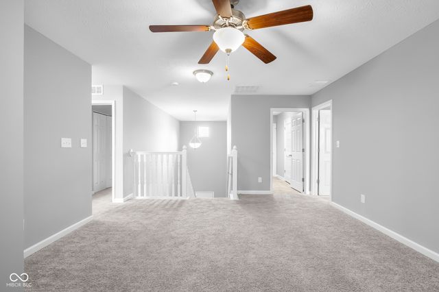 2216 Creek Bank Drive, Columbus, IN 47201