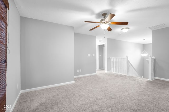 2216 Creek Bank Drive, Columbus, IN 47201