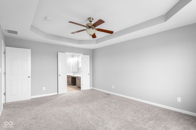 2216 Creek Bank Drive, Columbus, IN 47201