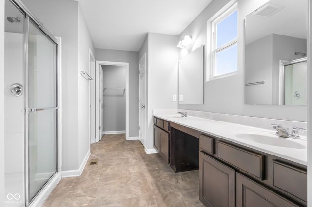 2216 Creek Bank Drive, Columbus, IN 47201