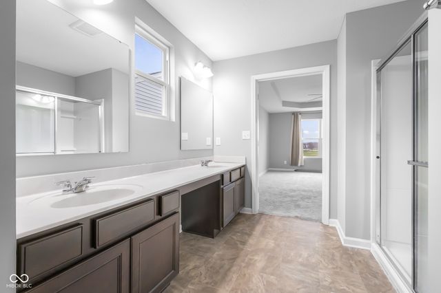 2216 Creek Bank Drive, Columbus, IN 47201