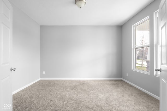 2216 Creek Bank Drive, Columbus, IN 47201