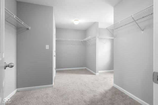 2216 Creek Bank Drive, Columbus, IN 47201