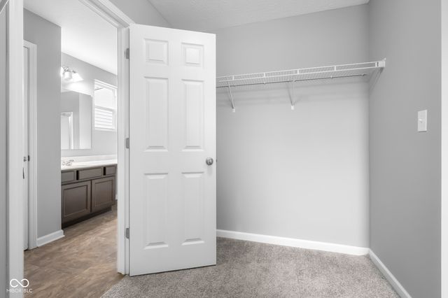 2216 Creek Bank Drive, Columbus, IN 47201