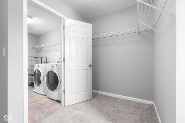 2216 Creek Bank Drive, Columbus, IN 47201