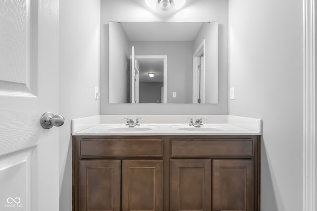 2216 Creek Bank Drive, Columbus, IN 47201