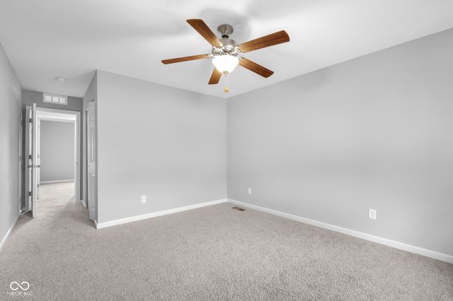 2216 Creek Bank Drive, Columbus, IN 47201