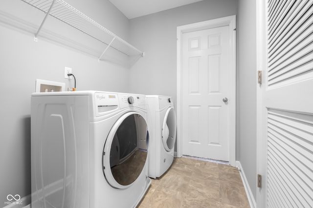 2216 Creek Bank Drive, Columbus, IN 47201