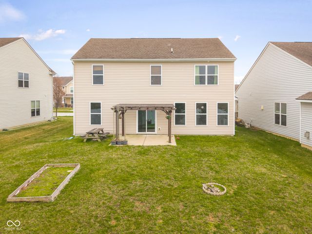 2216 Creek Bank Drive, Columbus, IN 47201