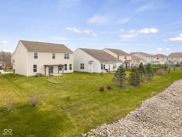 2216 Creek Bank Drive, Columbus, IN 47201