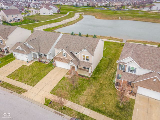 2216 Creek Bank Drive, Columbus, IN 47201