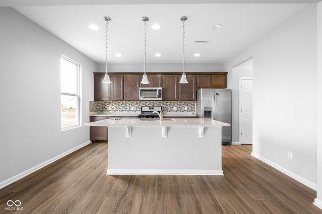 2216 Creek Bank Drive, Columbus, IN 47201